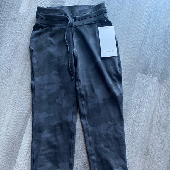 Lululemon ready to rulu jogger crop - Picture 1 of 3